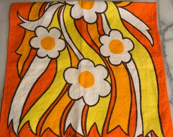 Vera Vintage Linen Towel with Mod Flower Power Image