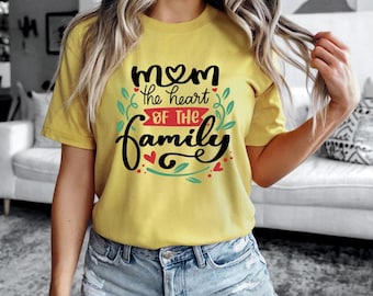 Maman est le coeur de la famille | T-shirt fête des mères, cadeau pour maman, chemise maman, meilleur tee-shirt maman, chemise mère | La famille d'abord