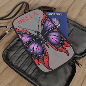 Funda para pasaporte personalizada - Diseño gótico exclusivo / Diseño de polilla morada y alambre de púas / Cartera para pasaporte alternativa / Funda para pasaporte grunge con nombre personalizado