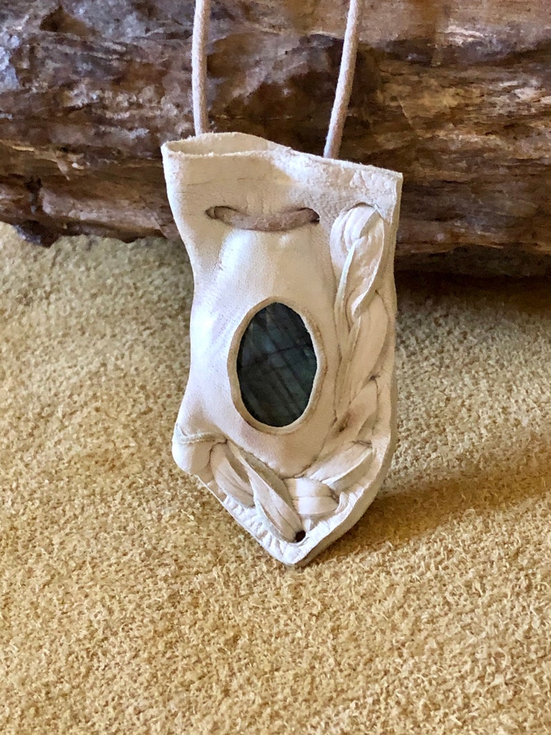 Labradorite & Leather Pod Heaven Speak This Wisdom Pod is made out of creamy white deer skin leather and contains a Labradorite cabochon. image 3