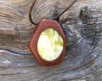 Gardens of Light - This Spirit Amulet features a polished piece of Washington Serpentine set in Brown leather.