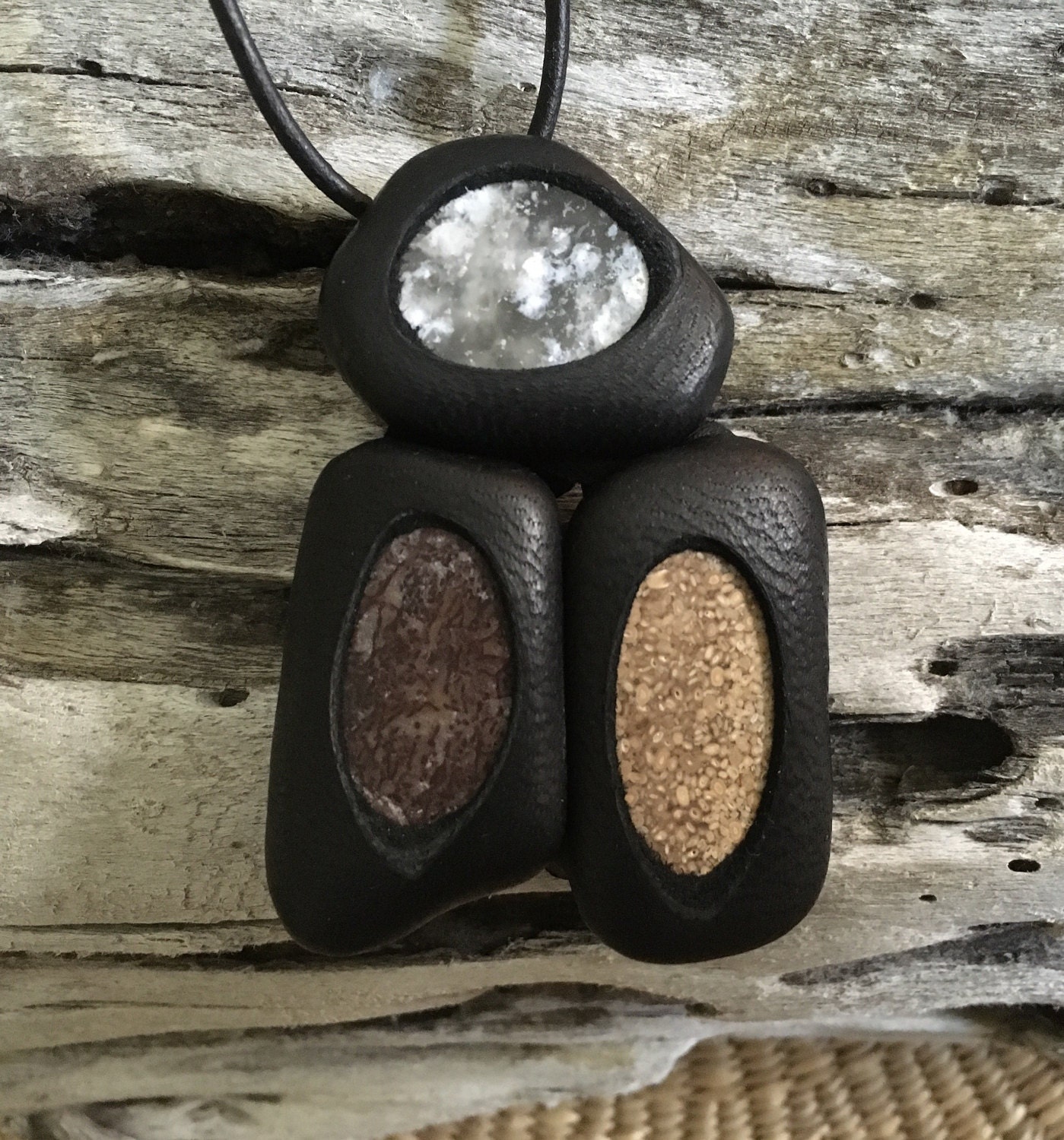Amulette en cuir et en pierre ESPRIT SUPÉRIEUR... cette - Etsy France