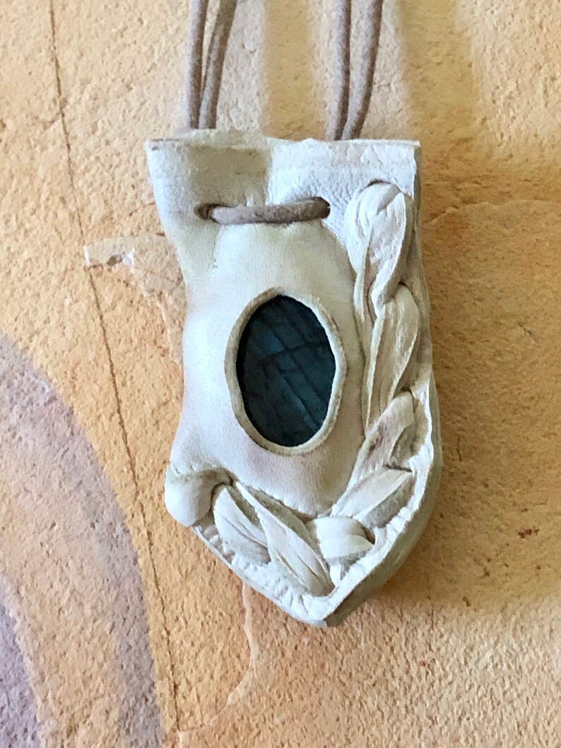 Labradorite & Leather Pod Heaven Speak This Wisdom Pod is made out of creamy white deer skin leather and contains a Labradorite cabochon. image 4