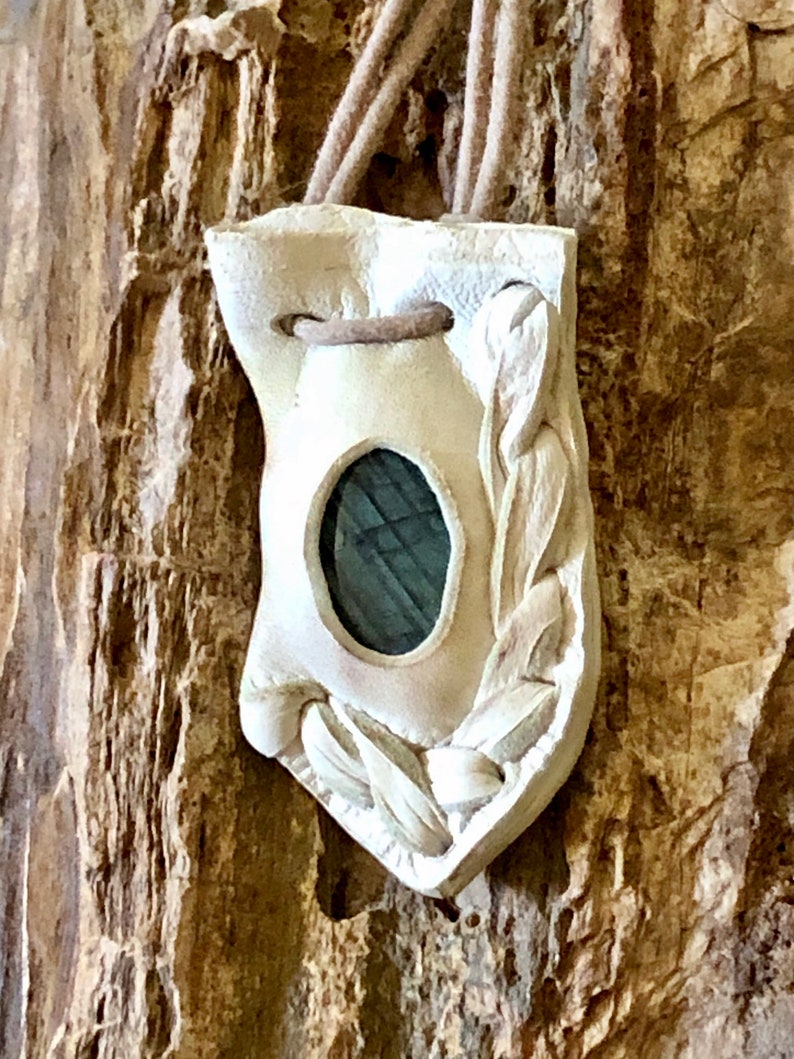 Labradorite & Leather Pod Heaven Speak This Wisdom Pod is made out of creamy white deer skin leather and contains a Labradorite cabochon. image 2