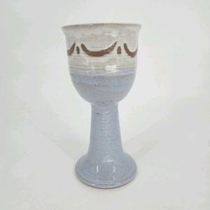 Cáliz de cerámica de estudio firmado, azul y marrón, de gres, hecho a mano, 19 cm (7,5 pulgadas), estilo rústico.