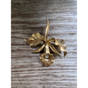 Boucher Brooch - Etsy