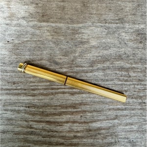 Vintage Must De Cartier Paris Gold Plated Red Lacquer Fountain Pen