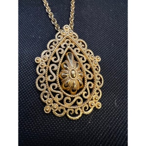 1970&#39;s Trifari Large Gold-Tone Teardrop Pendant Filigree and Scrolls Design Necklace