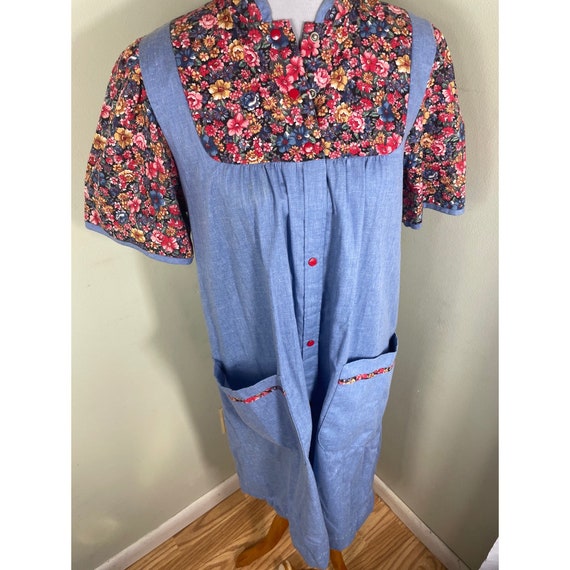 Vintage housecoat house dress chambray with flowe… - image 1