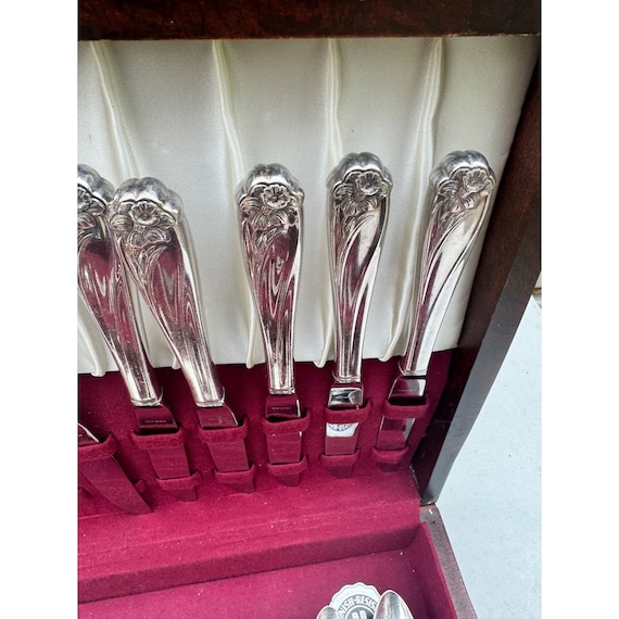 Vintage 1847 Rogers Bros Daffodil Silverware Flatware 72 Vintage 1847 Rogers Bros Daffodil Silverware Flatware 72