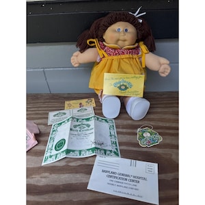 Cabbage Patch Kids Courtney Carlynne Doll Coleco Head Mold 1 w Papers Vtg