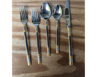 Wallace Silversmiths 66 Pc Flatware Set 18/8 Stainless Gold Accent Korea