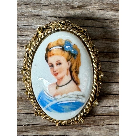 Antique limoges brooch - Gem