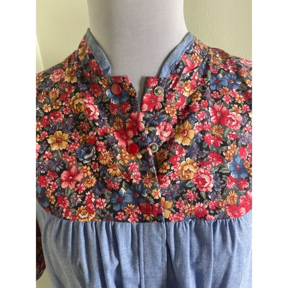 Vintage housecoat house dress chambray with flowe… - image 3