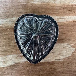 Antique 1888 Sterling Silver Heart Shaped Trinket Box William Comyns London 20.37g
