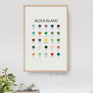 Puede incluir: Una impresión enmarcada titulada "BLOCK ISLAND" con una cuadrícula de puntos de colores, cada uno etiquetado con un nombre de ubicación o color. La impresión se muestra en un marco de madera clara y mide 61 x 91 cm.