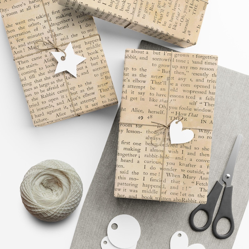 Boekpagina's inpakpapier leesgrage cadeaupapier vintage boek bladen patroon voor lezers fantasie romantiek en esthetische geschenken afbeelding 2