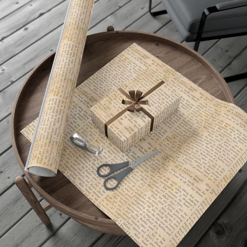Boekpagina's inpakpapier leesgrage cadeaupapier vintage boek bladen patroon voor lezers fantasie romantiek en esthetische geschenken afbeelding 3