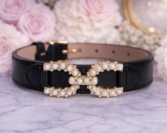 Luxe zwarte leren hondenhalsband met parelstrik – glamoureus huisdieraccessoire voor kleine honden