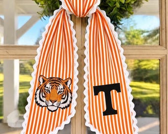 Geborduurde strik voor de voordeurkrans, gepersonaliseerd lint met tijgermascotte en monogram, gestreepte decoratie voor het begin van het schooljaar, decoratie voor de veranda voor wedstrijddagen