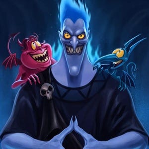 Pu&ograve; includere: Illustrazione di Ade, un personaggio dalla pelle blu con fiamme blu come capelli, affiancato da due scagnozzi dei cartoni animati. Ade indossa una tunica nera e ha occhi gialli e un sorriso sinistro. Lo sfondo &egrave; blu scuro.