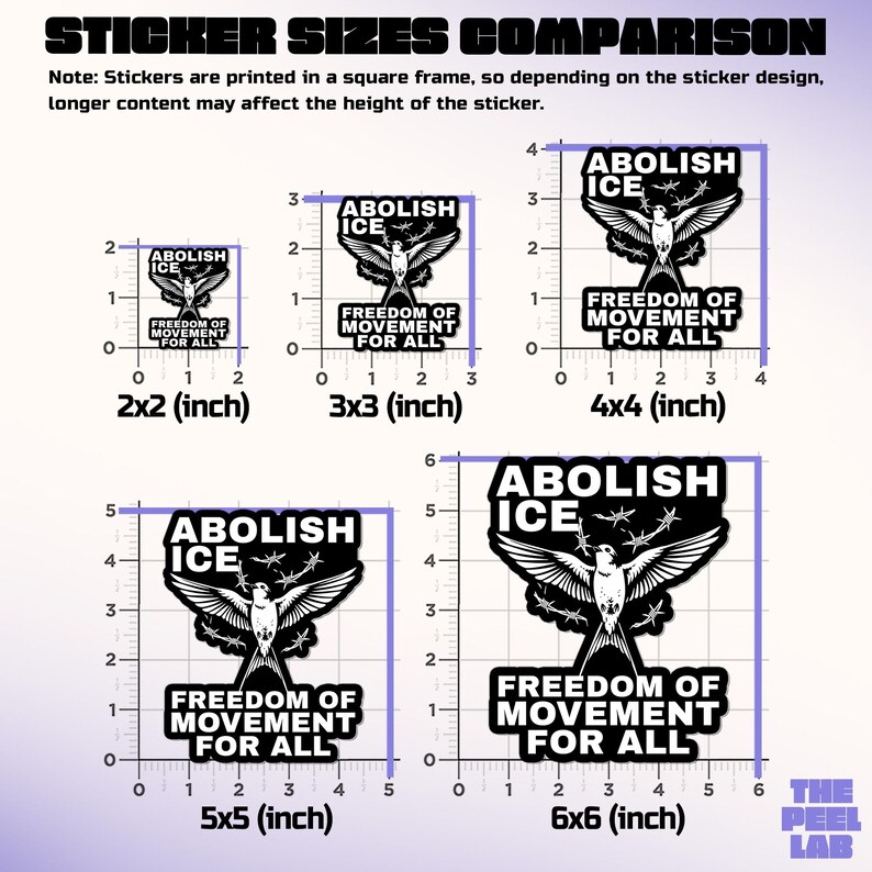 Pu&ograve; includere: Un grafico di confronto di adesivi quadrati con il testo "ABOLISH ICE" e "FREEDOM OF MOVEMENT FOR ALL". Gli adesivi sono mostrati nelle dimensioni di 5,08x5,08, 7,62x7,62, 10,16x10,16, 12,7x12,7 e 15,24x15,24 cm. L'immagine include una nota sul design dell'adesivo.
