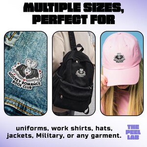 Puede incluir: La imagen muestra un parche, una mochila negra y una gorra de b&eacute;isbol rosa, cada uno con un dise&ntilde;o de "Hockey Romance Book Club". Tambi&eacute;n se ve el texto "MULTIPLE SIZES, PERFECT FOR uniforms, work shirts, hats, jackets, Military, or any garment".