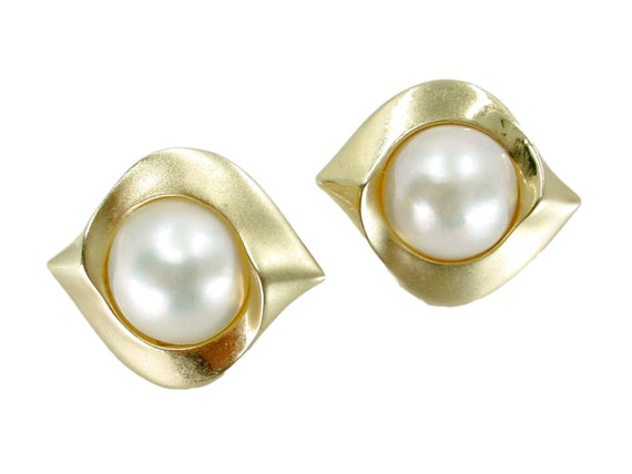 Elegant Geometric 14k Gold Mabe Pearl Earrings