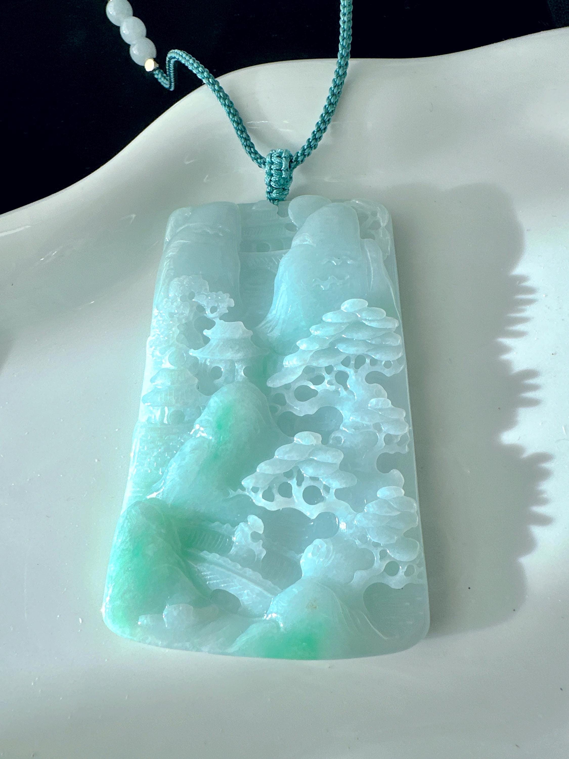 手彫りの翡翠風景ペンダント：美しい山のデザイン - Etsy 日本