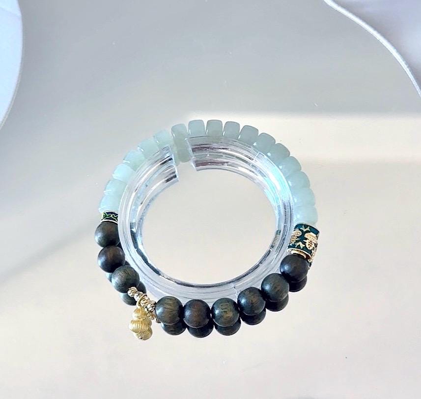 木製ビーズと翡翠のブレスレット 木製ビーズデザインの白翡翠ビーズブレスレット - グリーンサンダル