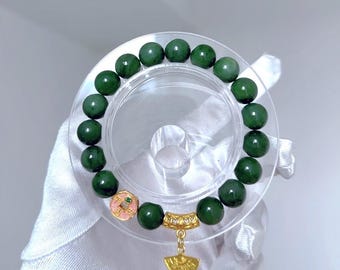Pulsera de jade verde: detalles dorados, diseño elegante