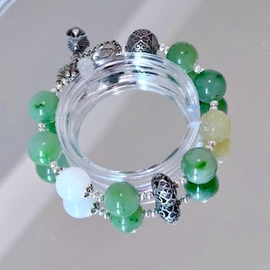 ネフライト翡翠ブレスレット：スターリングシルバーのアクセント、手作りジュエリー