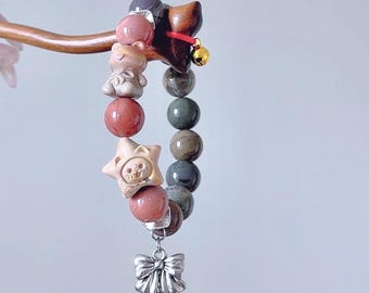 Pulsera de ágata arcoíris Alashan: dijes celestiales tallados a mano y tonos tierra naturales