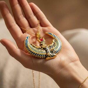 Collar grande con la imagen de Isis alada, colgante de oro con turquesa y ágata roja de la diosa egipcia, amuleto de protección sagrada. imagen 5