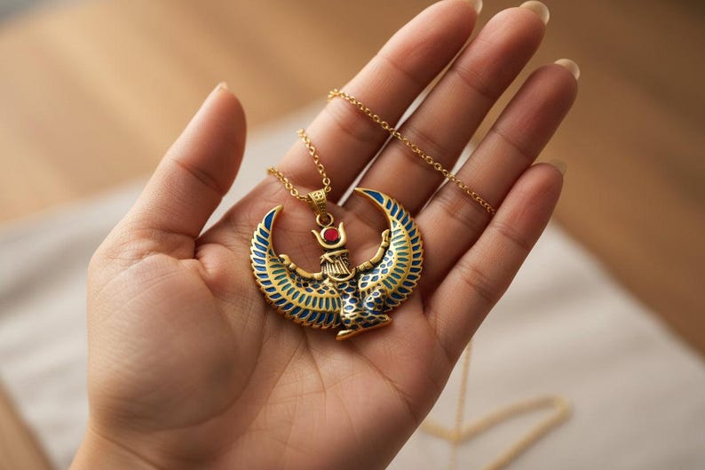 Collar grande con la imagen de Isis alada, colgante de oro con turquesa y ágata roja de la diosa egipcia, amuleto de protección sagrada. imagen 12