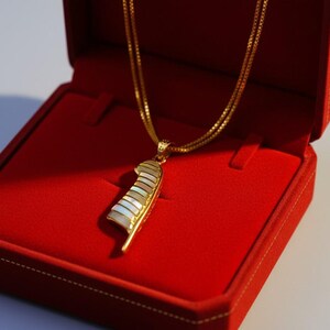 Collana con ciondolo della dea Maat in oro, gioielli egiziani, gioielli Collana con ciondolo della dea Maat in oro, gioielli egiziani, gioielli