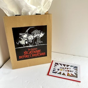 Sacola de presente e cartão comemorativo da história em quadrinhos O Estranho Mundo de Jack