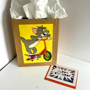 Sacola de presente e cartão comemorativo da revista em quadrinhos Tom e Jerry