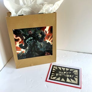 Sacola de presente e cartão comemorativo da história em quadrinhos The Punisher