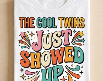 De coole tweeling is net verschenen PNG, grappige tweelingzwangerschapsaankondiging sublimatie, Twin Reveal shirt afbeelding, verwacht tweeling babyshower