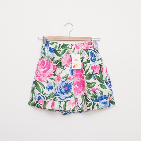 Dead stock 90s Vintage Shorts floral high waist Size S