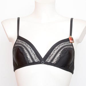 Black triangle bra lace  dead stock Vintage 80s