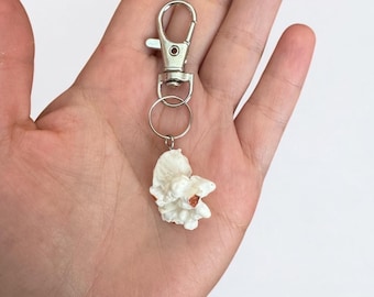 Handmade Realistic Popcorn Keychain – Miniature Snack Charm for Movie Lovers, Cute Faux Food Accessory for Bags or Keys