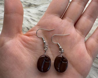Brincos artesanais em formato de grãos de café – Joias exclusivas em argila polimérica para fãs de café expresso | Presente para barista, presente para cafeteria