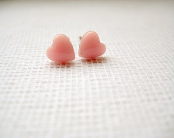 Tiny resin heart stud earrings - Heart Bonbon in Pink