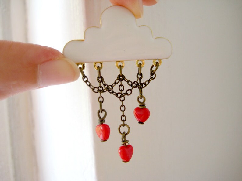 White cloud red hearts chandelier brooch pin J'aime la pluie image 2