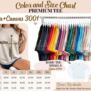 Pu&ograve; includere: Tabella colori e taglie per t-shirt premium. L'immagine mostra una donna che indossa una t-shirt beige, con una tabella delle taglie sottostante. La tabella include le misure di larghezza, lunghezza e manica in cm. Una variet&agrave; di t-shirt colorate sono esposte su grucce.