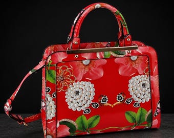 Structured Vintage Floral Handbag: Bold Statement Tote for Women