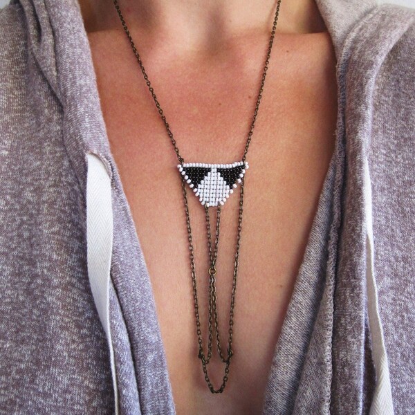 Triangle Beadwork and Webbed Chains Necklace - Black