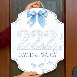 Benutzerdefinierte Wohnheim Türschild, personalisierte Chinoiserie Zimmernummer Plakette, blaue Blumen Zimmernummer Plakette, elegante College Wohnheim Dekor
